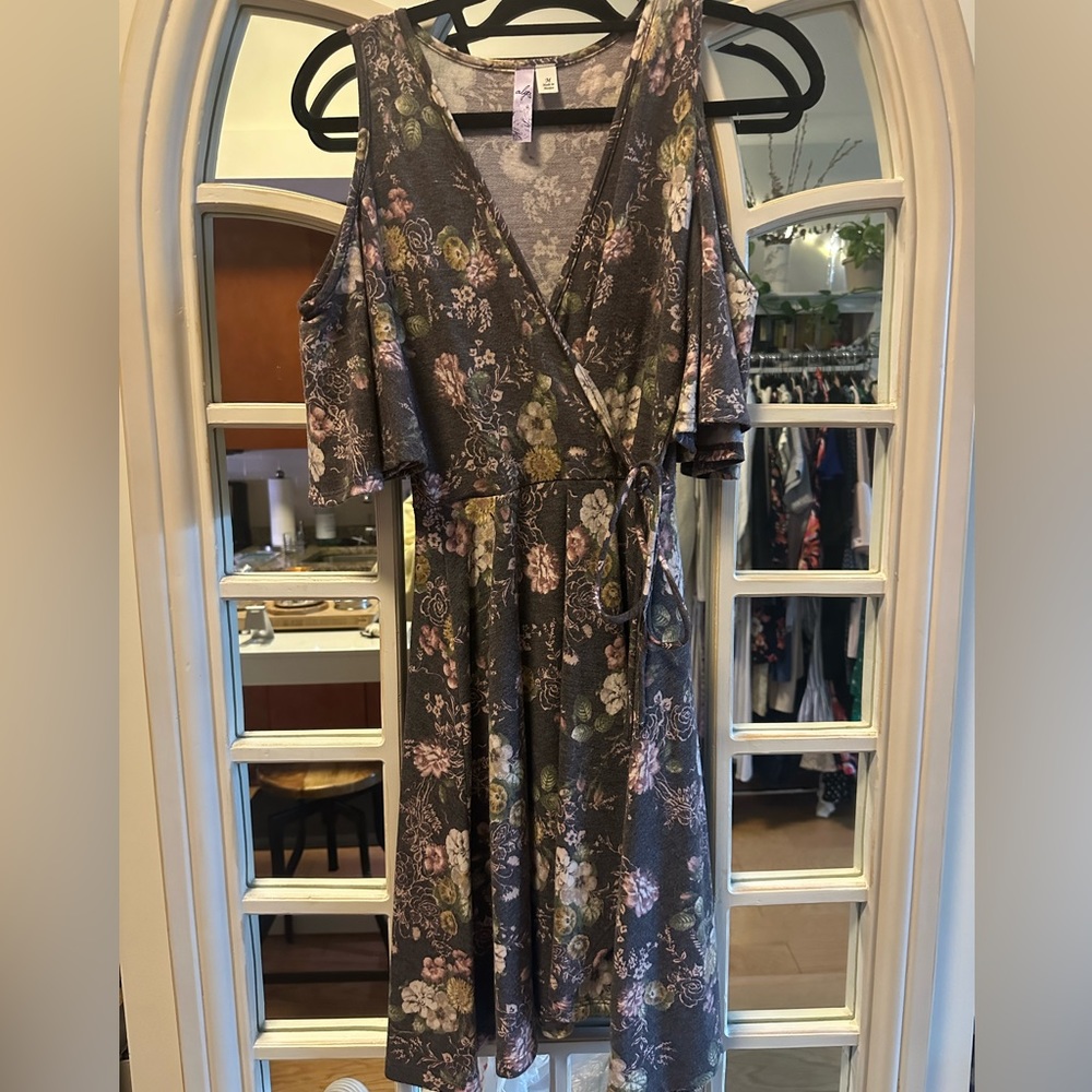 Francesca’s Floral Dress | Open Shoulder